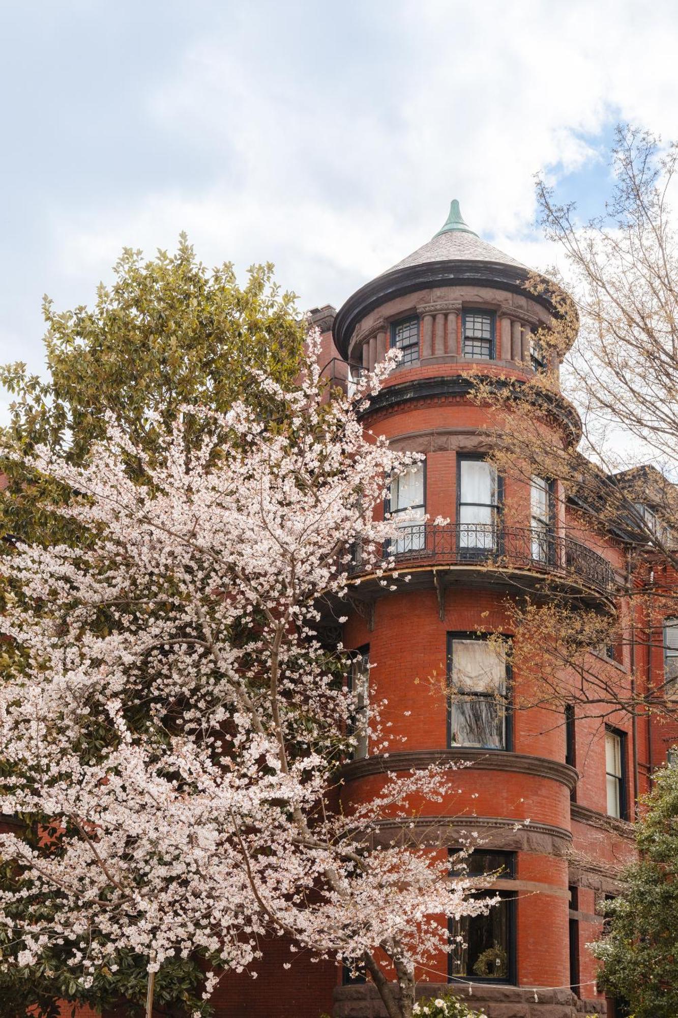 Dupont Circle Embassy Inn By Found Washington Exterior photo
