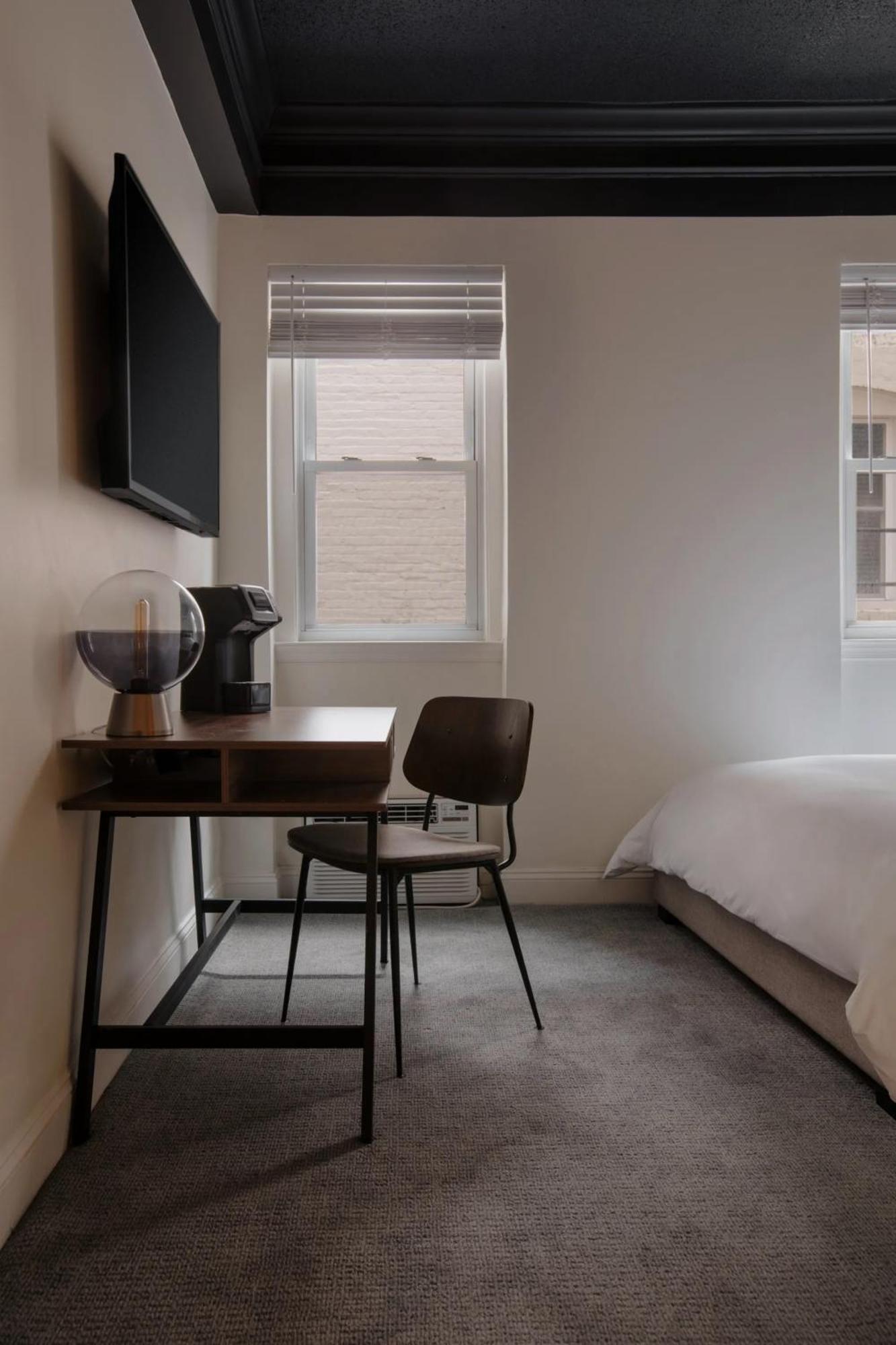 Dupont Circle Embassy Inn By Found Washington Exterior photo
